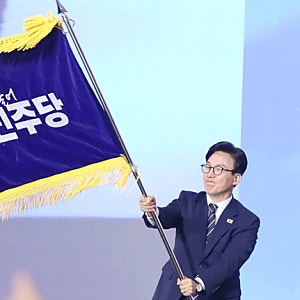 민주당 지지율 35%, 김민석이 꺼낸 반전 카드는 현장행보였다