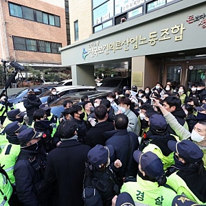 [충격] 경찰, 국정원 전격 압수수색… 윤석열 정부 ‘안보실 예산’ 수사 발칵!