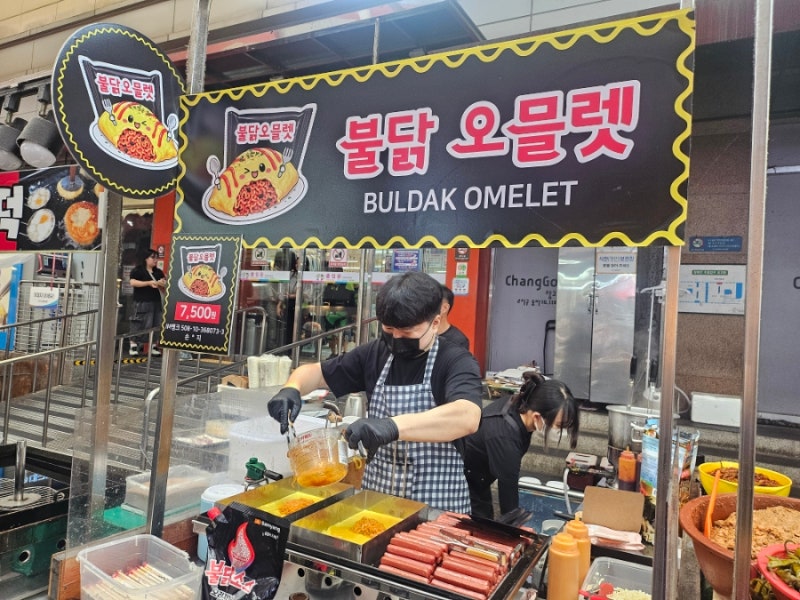 [대구] 서문시장 볼거리 먹거리 쇼핑 투어 ❤️수제비 비빔국수 불닭치즈오믈렛 꼬마김밥 먹....