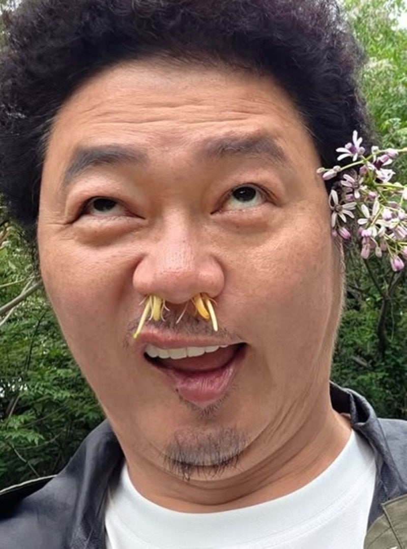 결혼식마다 주례 서주던 윤택, 재혼인 줄 알았는데 알고보니 초혼이었다는 근황 봤더니