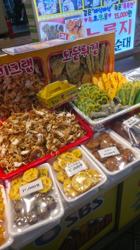 속초 중앙시장 맛집 황부자튀김 식어도 맛있는 오징어순대 베이비크랩 오징어튀김 포장 이....