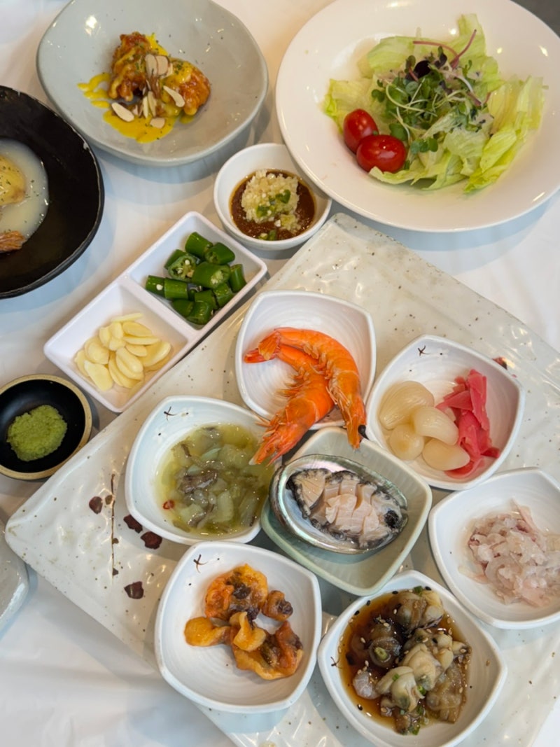 강릉 맛집 경포동해횟집 후기 바다 보며 먹는 모듬회, 스끼다시가 이렇게 많다고? (가격·영....