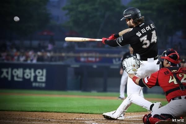 “김도영 끝난 줄 알았는데” 힐리어드 3연타석 홈런 대폭발! 44홈런 동률에 MVP 판도 뒤집히....