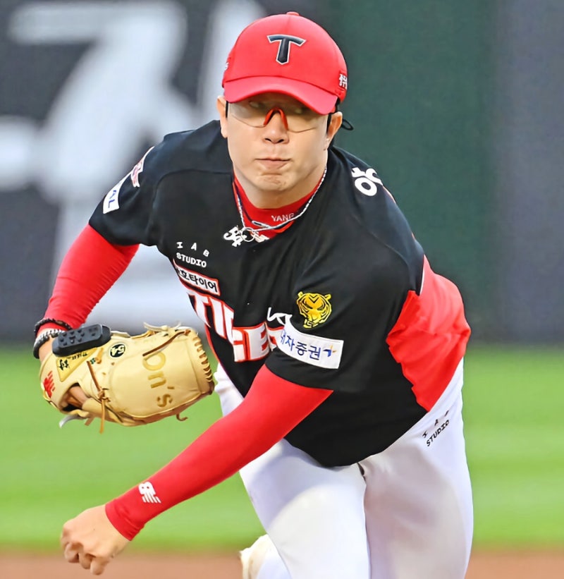 [KIA 타이거즈] "어린 후배들과 선발 경쟁" 200승은 시작일 뿐… 양현종이 정조준하는 KBO 최초....