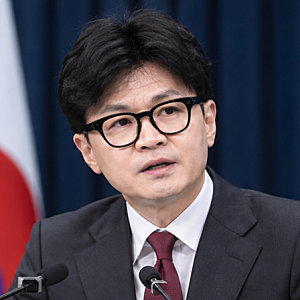 한동훈 딸 논문 의혹 4년 만에 재점화…민주당이 케냐 작가를 다시 거론한 이유