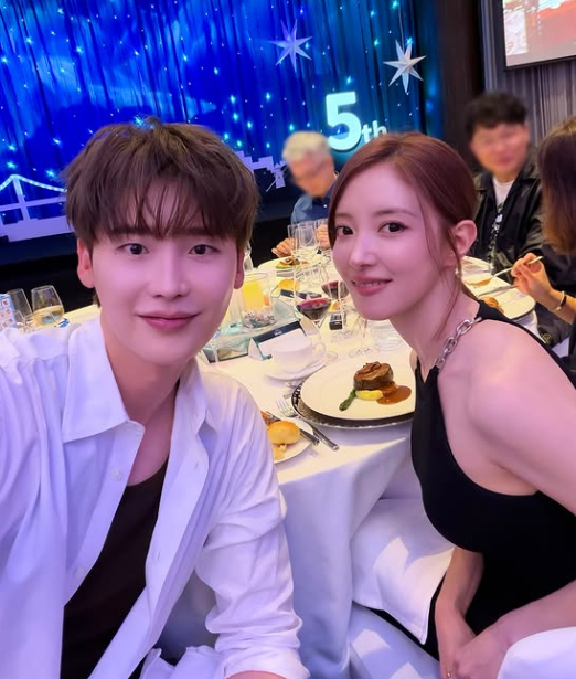 '재혼황후'로 부산 찾은 이종석·이세영 "이렇게 다정했나"…11일 SNS에 공개된 초근접 투샷과 ....