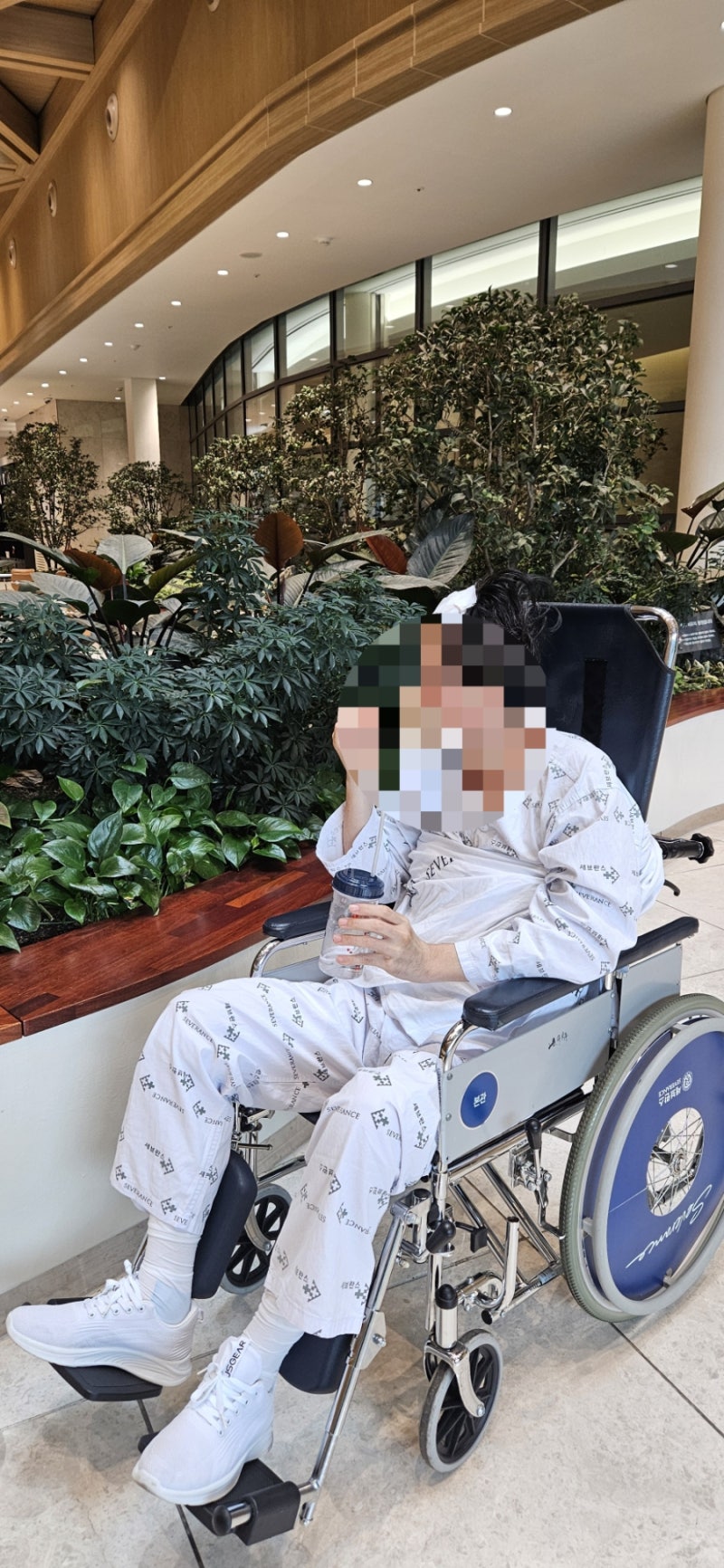 뇌종양 수술 후 한 달간의 기록 ② 중환자실부터 재활까지, 더디지만 조금씩 회복 중