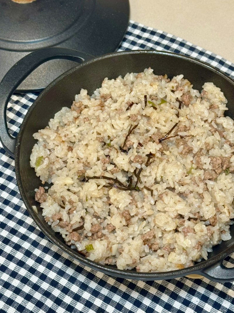 소고기 다짐육과 시오콘부를 넣은 감칠맛 폭발 솥밥 레시피