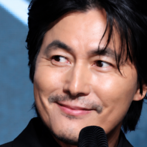 정우성 사내이사 사임, 문가비 아들 언급 이후 1년… 이정재와 결별설은 사실일까?