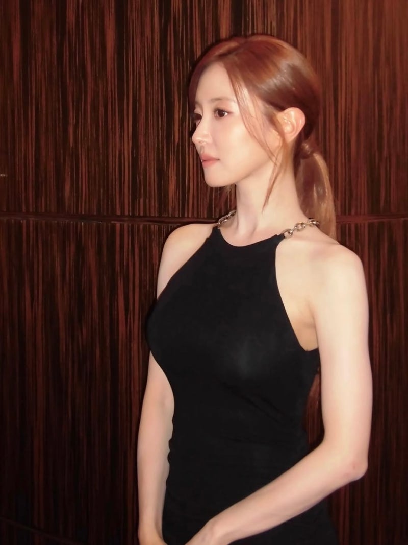"그정돈 아니었는데.." 신민아 옆에서 패션 과소평가된 이세영, SNS에 숨겨져있던 부국제 가을....