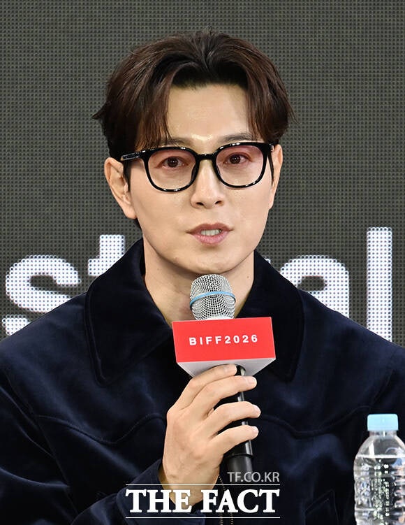 영화 정성일, 한 명인데 취조할 때마다 다른 사람이 된다! 다중인격 용의자로 1인 ....