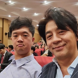 "전 세계 15명 희귀병 딛고"…'아빠' 권오중, 아들 서양화가 당당한 수상에 펑펑 쏟은 눈물