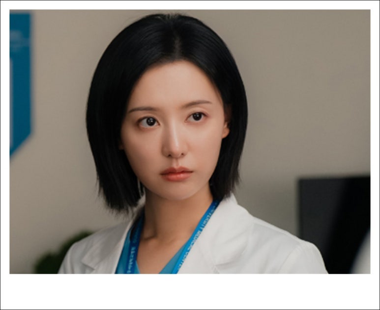'닥터X'의 김지원, 의사 가운 입고 "히히 집에 간다"고.