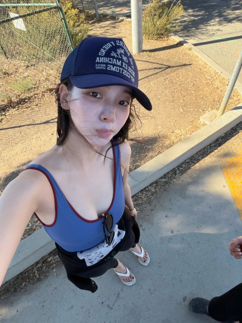 카리나 말리부 서핑 룩, 올블랙 포인트 알아두면 좋은 이유