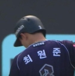 "볼넷 뒤 배트를 던진 최원준... 최다안타왕 경쟁 속 아쉬운 순간" kt wiz 리드오프 최원준