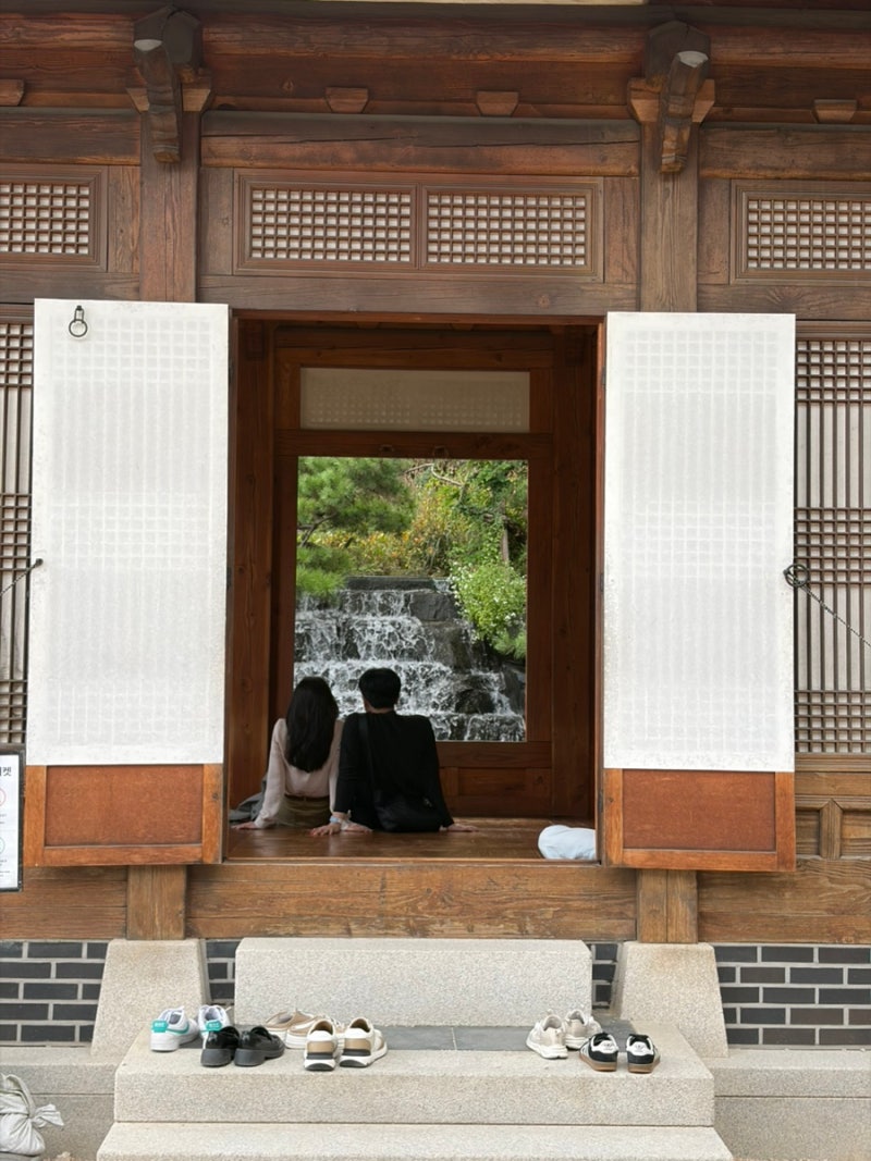 [서울 도심 힐링] 인왕산 자락 한옥에서 누리는 고즈넉한 독서, '청운문학도서관' 솔직 방문 ....
