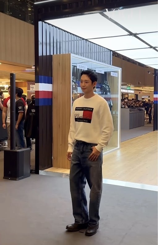 상하이 이어 싱가포르까지? 정해인 F1 타미힐피거 청청패션