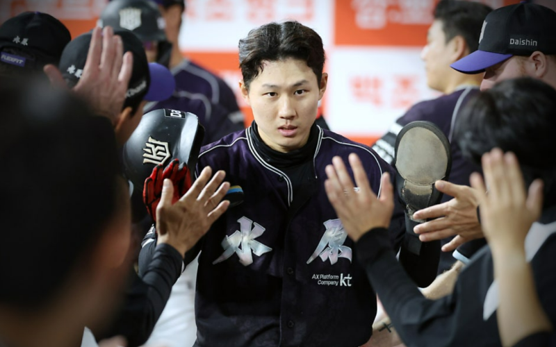 204안타 최원준, 볼넷에 배트 던지자 장성우가 선수단 집합시킨 이유