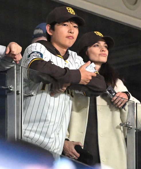 “이혼설까지 퍼졌는데…” 송중기·케이티 부부, 실제 근황은 달랐다
