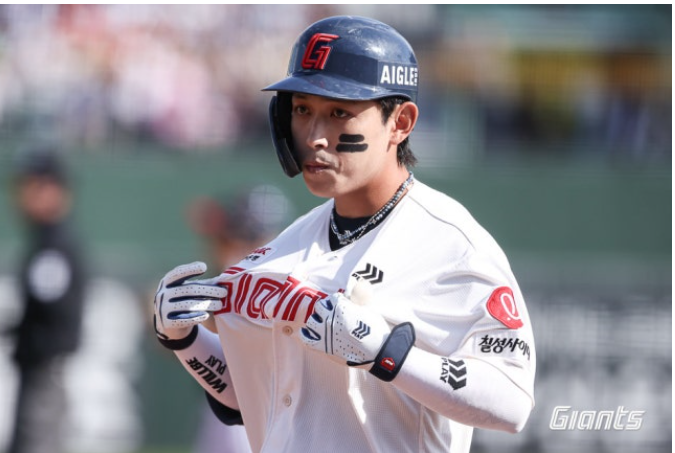 [KBO]대박!! "데뷔 7년 만에 인생 역전?" 55도루 훔치고 도루왕 타이틀 눈앞에 둔 황성빈의 반전 ....
