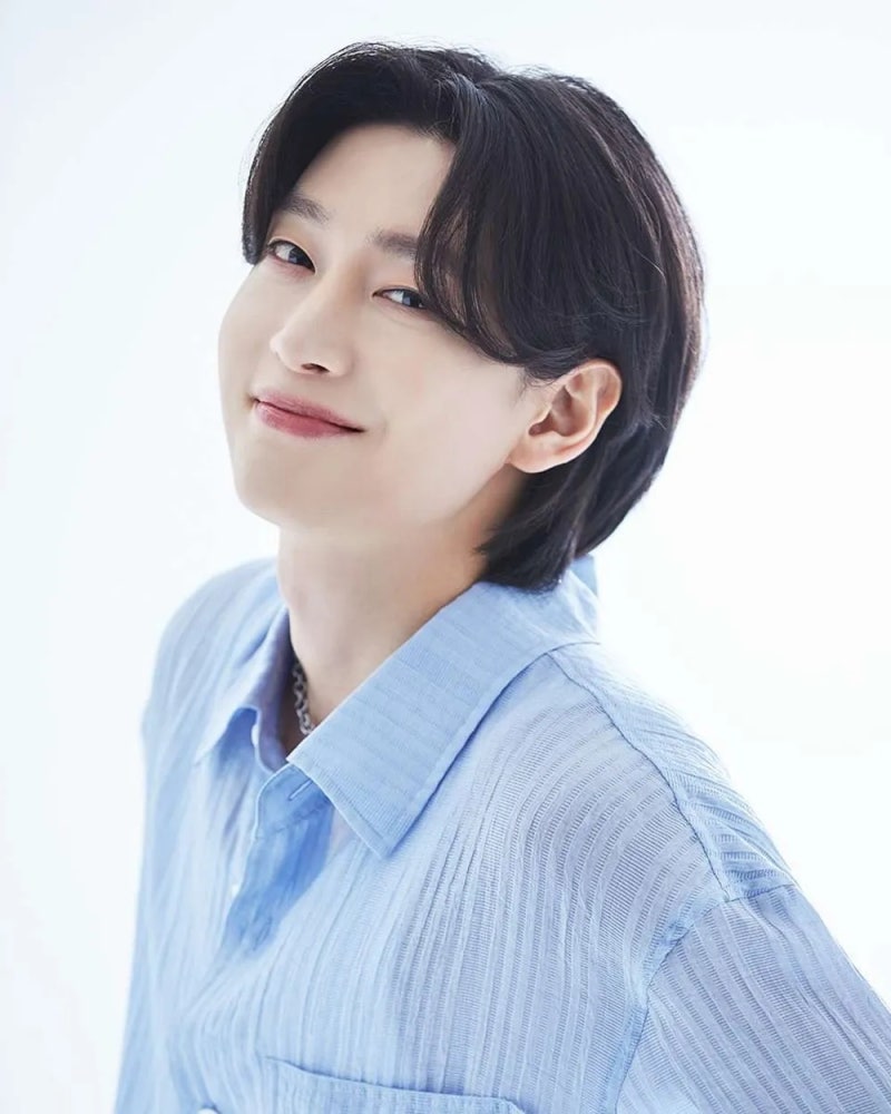 김용빈 프로필 나이, 가수 데뷔 소속사 수입 재산 고향 군대 가족 할머니 엄마 아버지 학력 ....