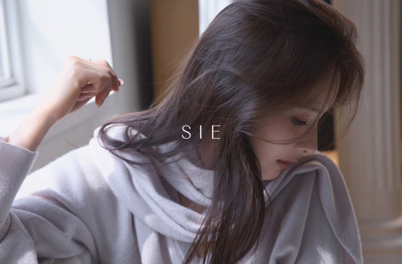 시에 SIE 요즘 왜 이렇게 뜨나 했더니, 신세경 2026 FW 니트 가디건 코트까지 예쁘네