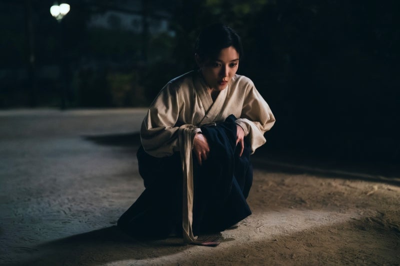 "총구 앞 마주한 두 사람"… 김유정, 암살 공범 의혹 대치 속 박진영과 일촉즉발