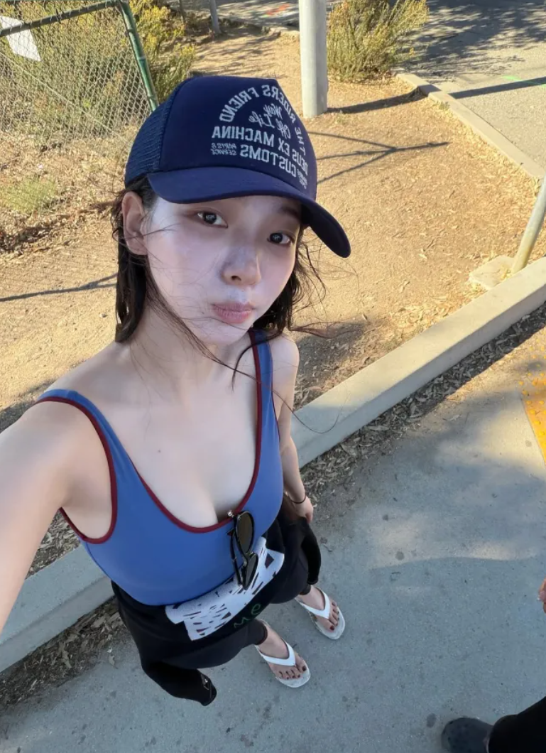 "선크림까지 다 지워졌다" 카리나, 미국 말리부에서 공개한 뜻밖의 근황
