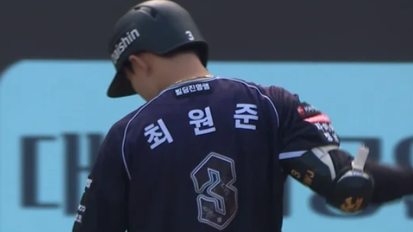 안타 맡겨놨나? <b>최원준</b>, 볼넷에 배트 집어던졌다…<b>장성우</b> “기록 채....