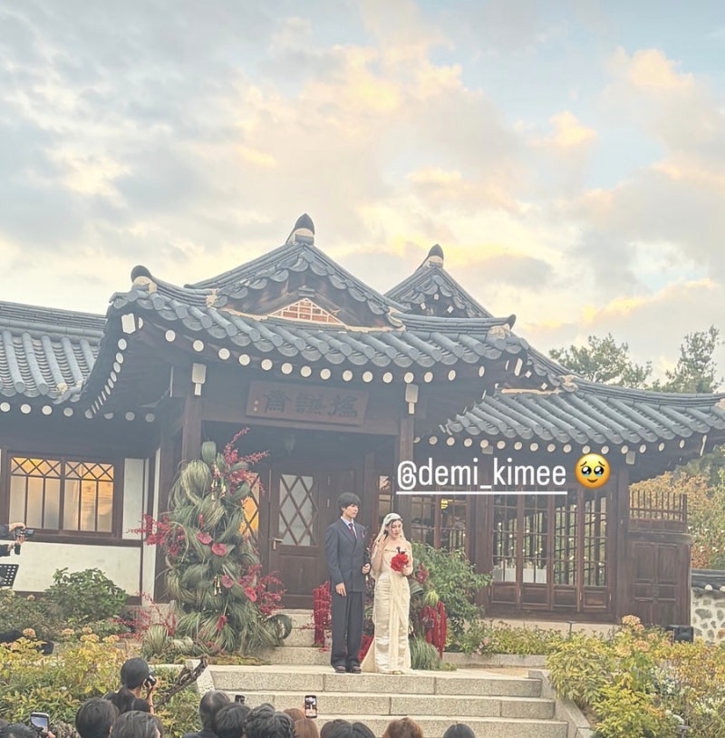 김용지 깜짝 결혼 소식 배정남 "용지야 결혼 축하한데이" 김고은이 전한 한옥 예식 현장
