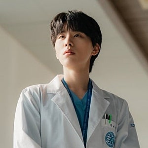 닥터X에서 처음 봤는데… 김지원 옆 햇살 인턴 김우석, 누구야?