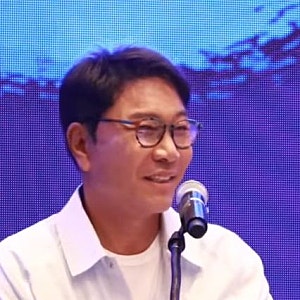 이수만, 3년 만에 국내 복귀…A2O 보이·걸그룹 동시 데뷔쇼 열었어요