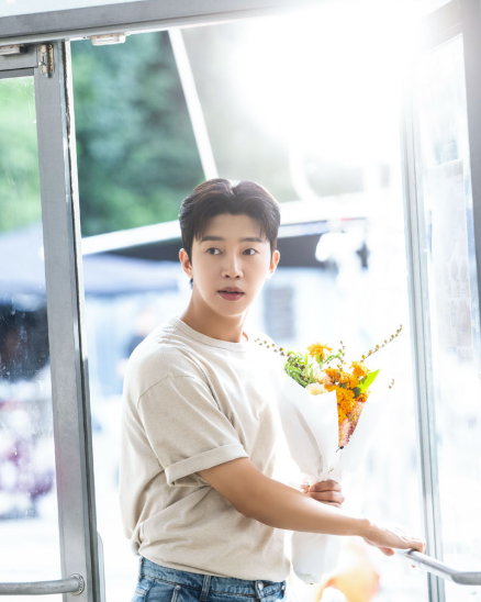 임영웅 아이돌차트 평점랭킹 289주 연속 1위 31만 표 압도적 득표 데뷔 10주년 콘서트와 선행까....