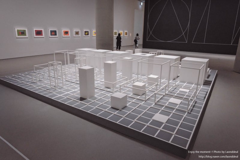 [서울 용산구] 아모레퍼시픽 미술관 솔 르윗 전시《Open Structure》 색과 선으로 완성한 현대미....