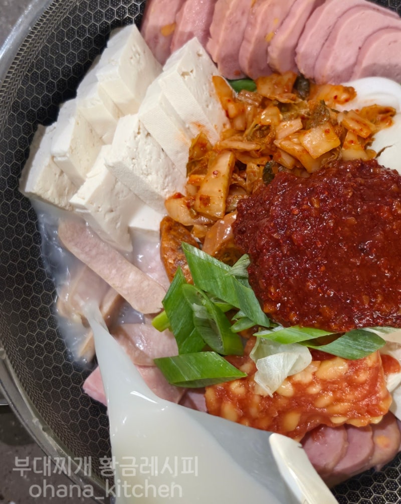 부대찌개 황금레시피 | 스팸·비엔나·수제소시지 3종 넣고 사골육수로 진하게