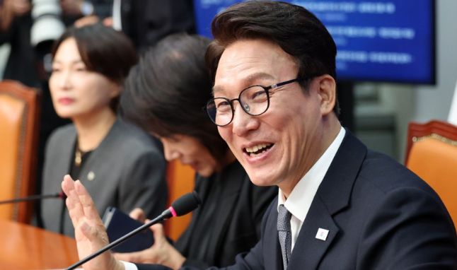 [속보] 민주당 지지율 35% '역대 최저' 충격…이재명 대통령도 37%, 김민석의 '10% 반등' 약속 어....