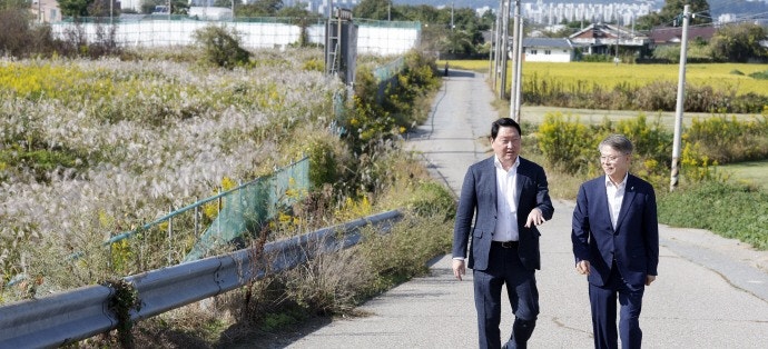 최태원 뜨자 상한가 터졌다는 호남 반도체, 9조 들어가는 위치 봤더니