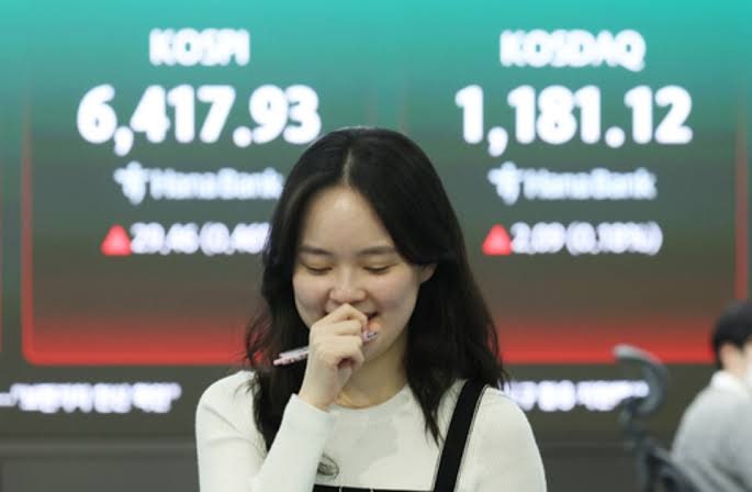 코스피 6400 붕괴·외국인 2조 매도…삼성전자 호실적에도 급락한 진짜 이유