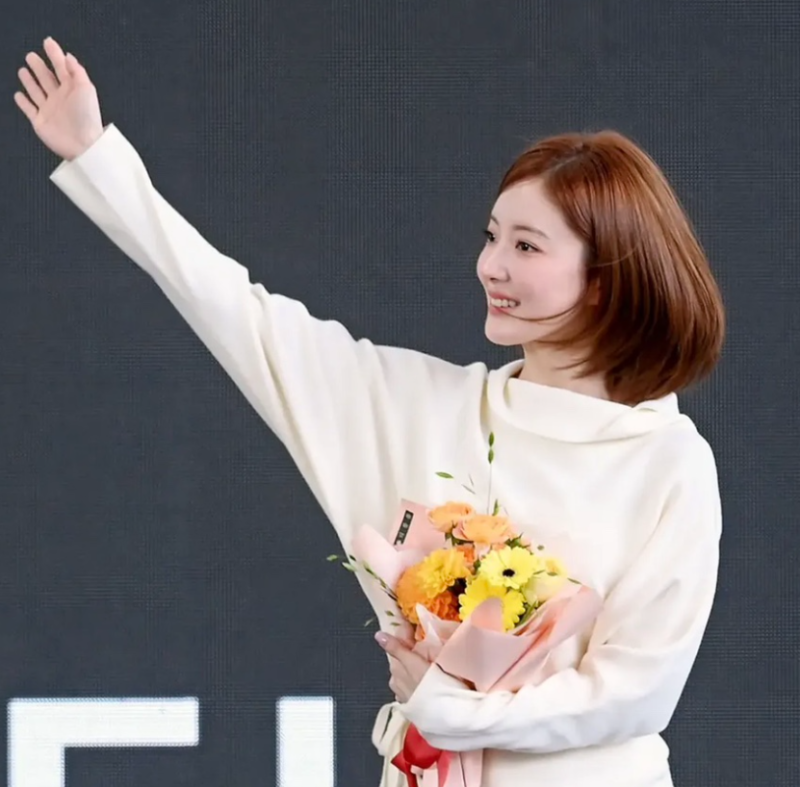 "세상에 이 얼굴을 사모님으로…" 이세영 부산국제영화제 패션, 코디가 안티인가?