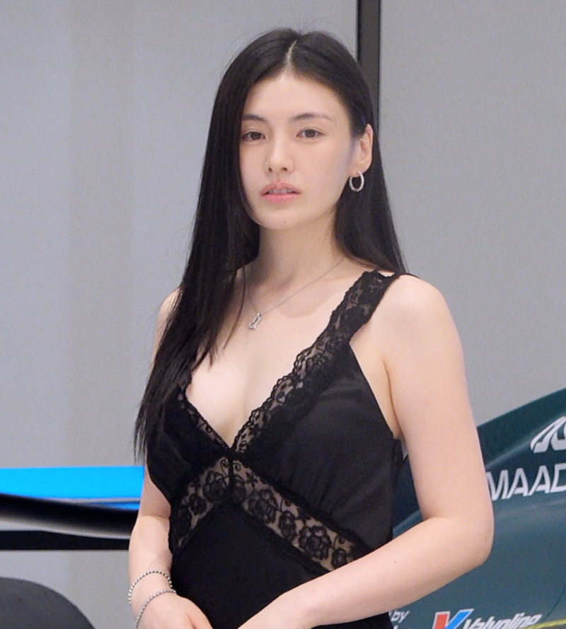 열애설 0번 깜짝 결혼..하객 김고은·배정남이 공개한 아이보리 웨딩드레스 35세 김용지