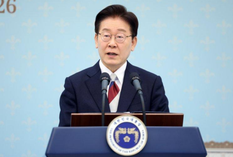 이재명 지지율 35.2% 또 하락…민주당 35.5% 급락, 국민의힘 41.3% ‘오차범위 내 역전’