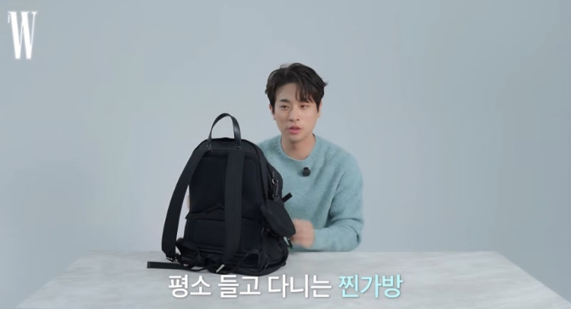 "진짜 이거 가지고 다닌다고?" 배우 박정민 왓츠인마이백, 가방 속 의외의 찐애착템 총정리