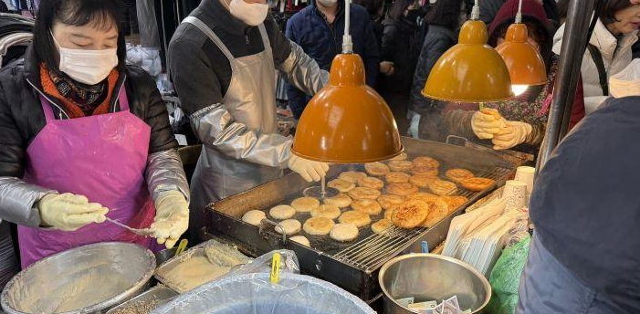 대구 서문시장 먹거리 BEST 7｜납작만두·칼국수부터 야시장까지! 대구 여행 필수 코스