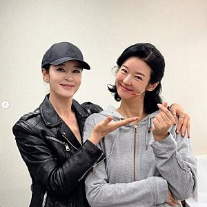 "이럴수가" 56세 김혜수 52세 송선미 투샷 나이 다시 보게 되네