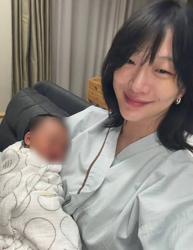 최소라, 결혼 7년 만에 득녀! 런웨이 접수했던 만삭의 샤넬 뮤즈
