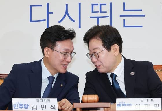 딸랑딸랑 김민석 대표, 취임 100일내 지지도 10% 올리겠다더니 현실은 두달만에 6% 하락
