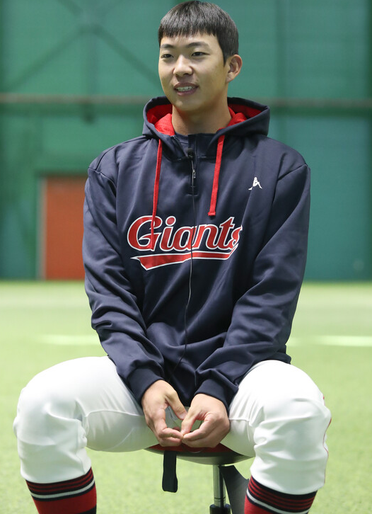 "롯데 팬들 정말 속 쓰리겠는데.. 김민석, 두산 가자마자 커리어하이 찍은 이유