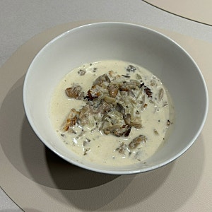 코스트코 수지스닭다리살 하바티치즈로 치킨양송이크림스프 만들어먹기 이거 진짜 맛있고 ....