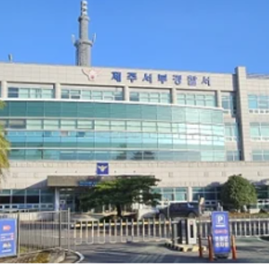 [속보] 제주 호텔 앞서 40대 여성 흉기로 살해…60대 남성 긴급체포