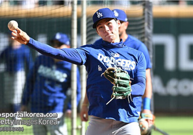 [MLB] NLCS 로스터 제외된 김혜성, 다저스의 13투수 체제 전환 속 과연 남은 기회는 있을까?